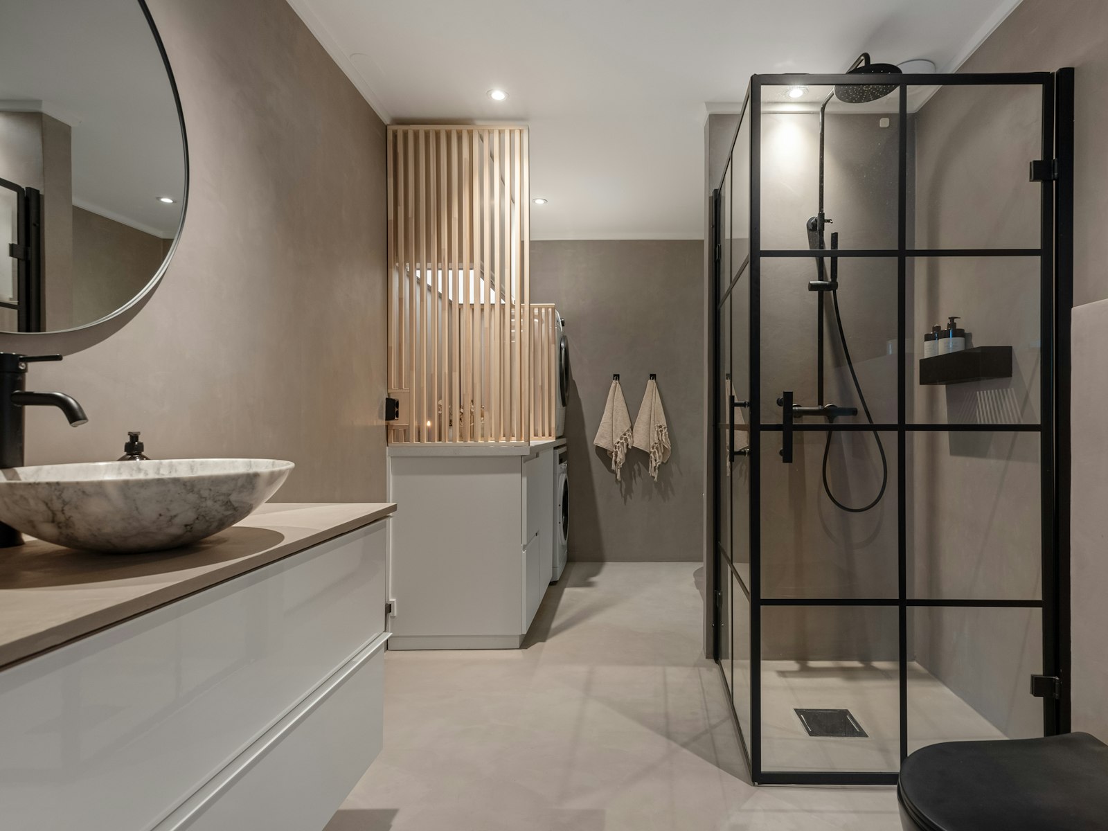 Mat Siyah Profilli Duşakabinler: 2026 Banyo Trendleri