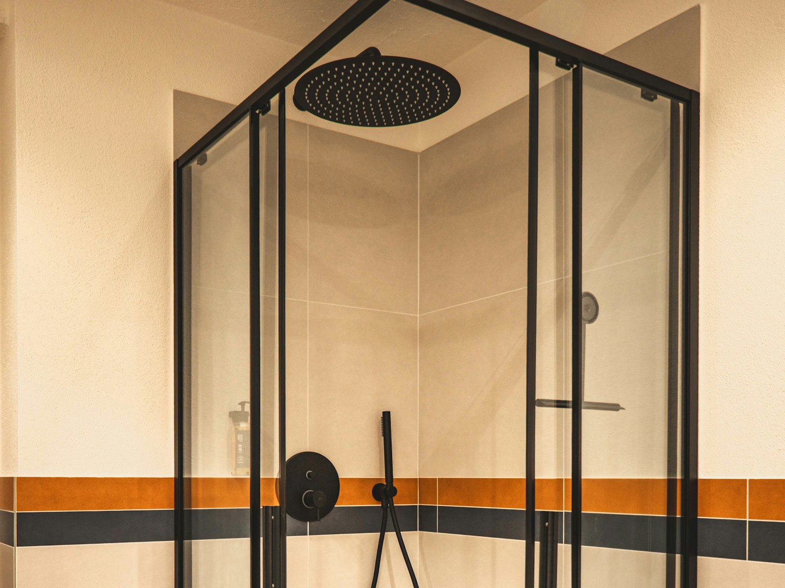 Black Corner Kare Mat Siyah Duşakabin